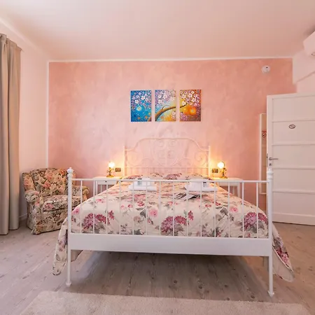 La Maison Fleurie Апартаменты Дезенцано-дель-Гарда