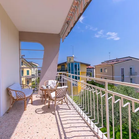 La Maison Fleurie Apartment