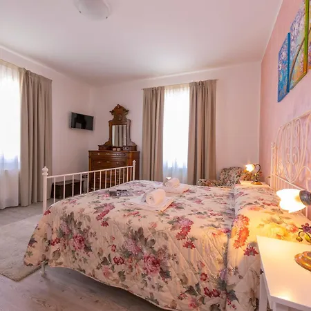 Апартаменты La Maison Fleurie