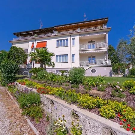 La Maison Fleurie Apartment