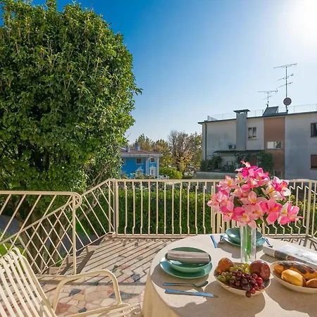 Apartamento La Maison Fleurie Desenzano del Garda
