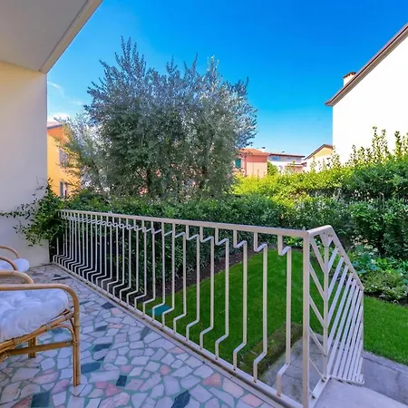 Апартаменты La Maison Fleurie