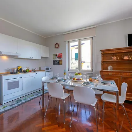 La Maison Fleurie * Дезенцано-дель-Гарда