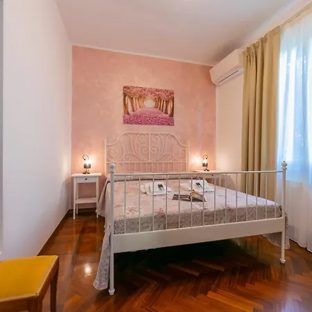 Апартаменты La Maison Fleurie *