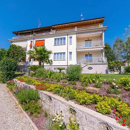 Апартаменты La Maison Fleurie